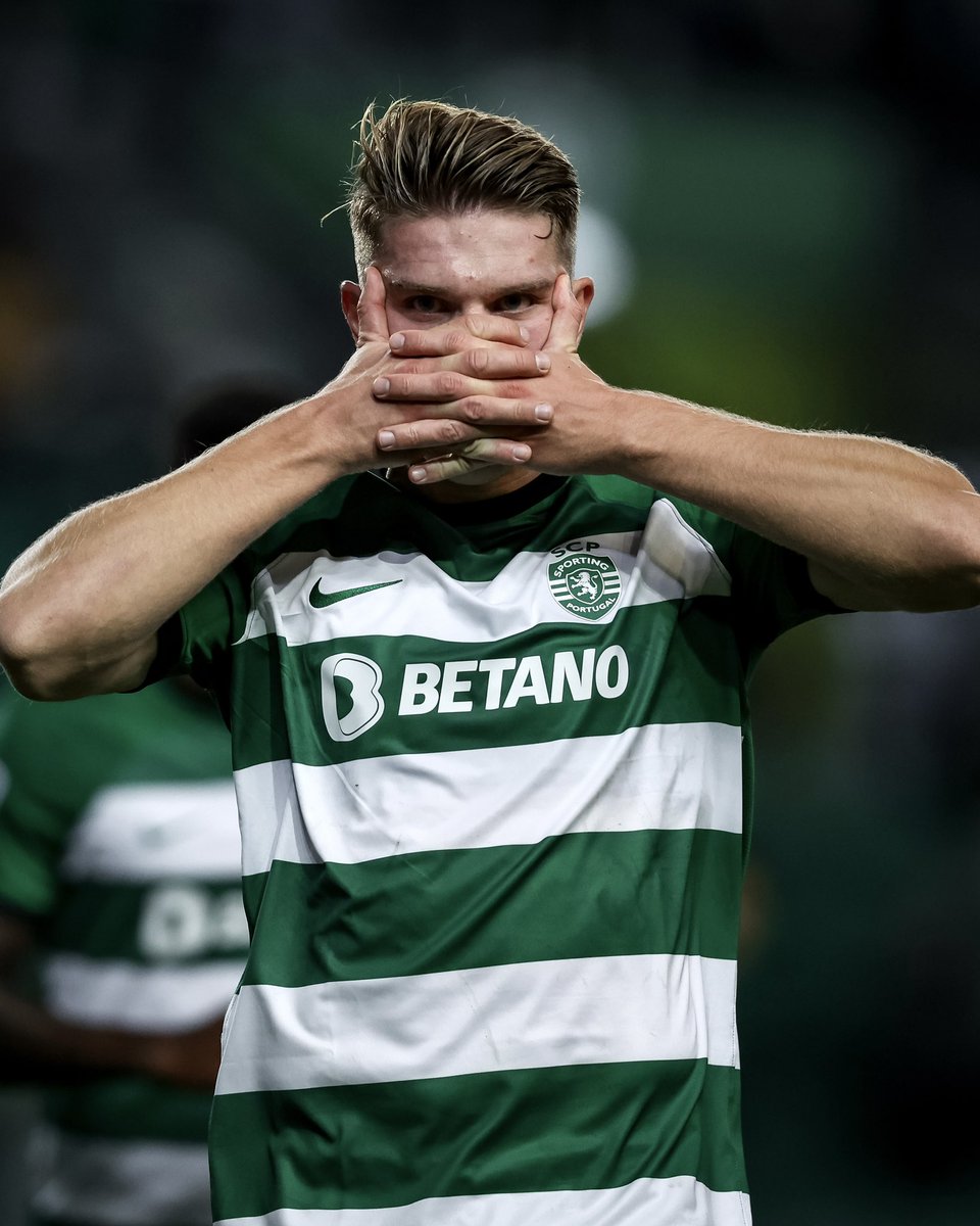 🚨 Viktor Gyökeres termina o ano com 62 golos e é o melhor marcador mundial em 2024.