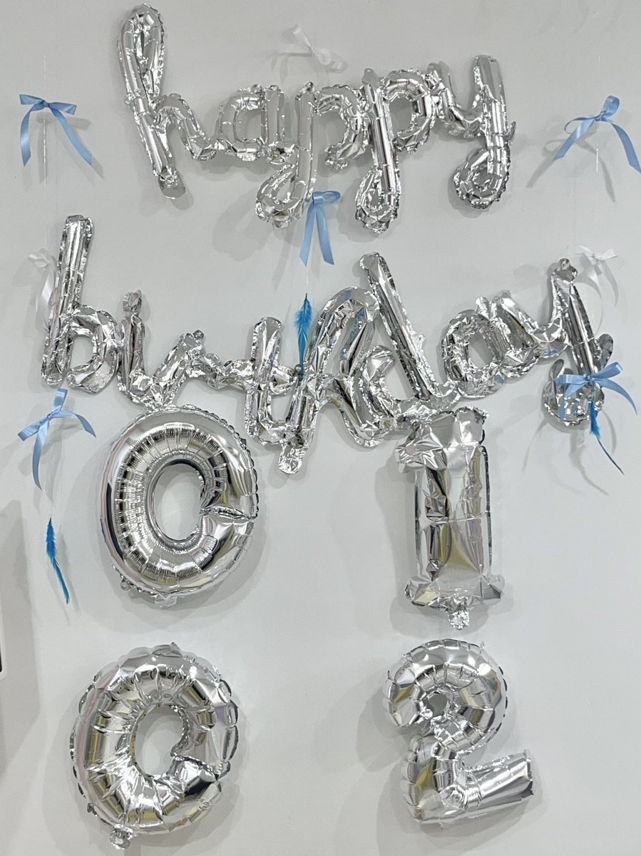 #한겨울_봄햇살을_품은_너에게 
#펭귄단이_세노에게_보내는_봄

처음 가본 플라워카페 너무 예쁘고 좋았어요💛🩵💙
사장님도 친절하시고 깨알같은 디피 넘나 귀여웠던🥹
행복한 맘으로 귀가합니다🥰🥰