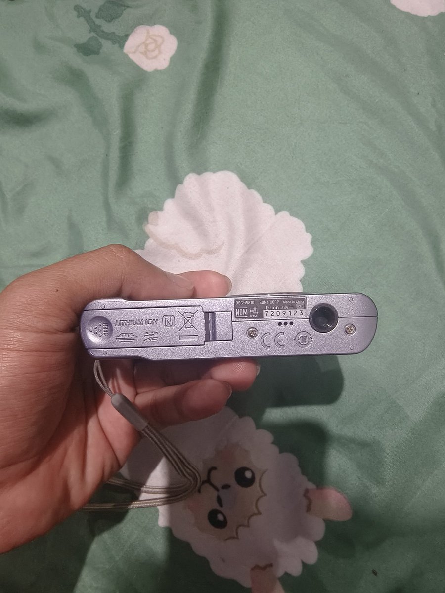andrefikriawan's tweet photo. #wts Sony w810 

Kondisi mulus fullset, fungsi normal tidak ada kendala.

Kelengkapan : 
- Unit kamera 
- Baterai original 
- Charger Original 
- box
- kitab - kitab
- Pouch
- tali strap original

Harga : 1.8 juta 

shopee tokoed ready

Lokasi Lombok
Wa 085972950209 https://t.co/tXd2Zbtzus