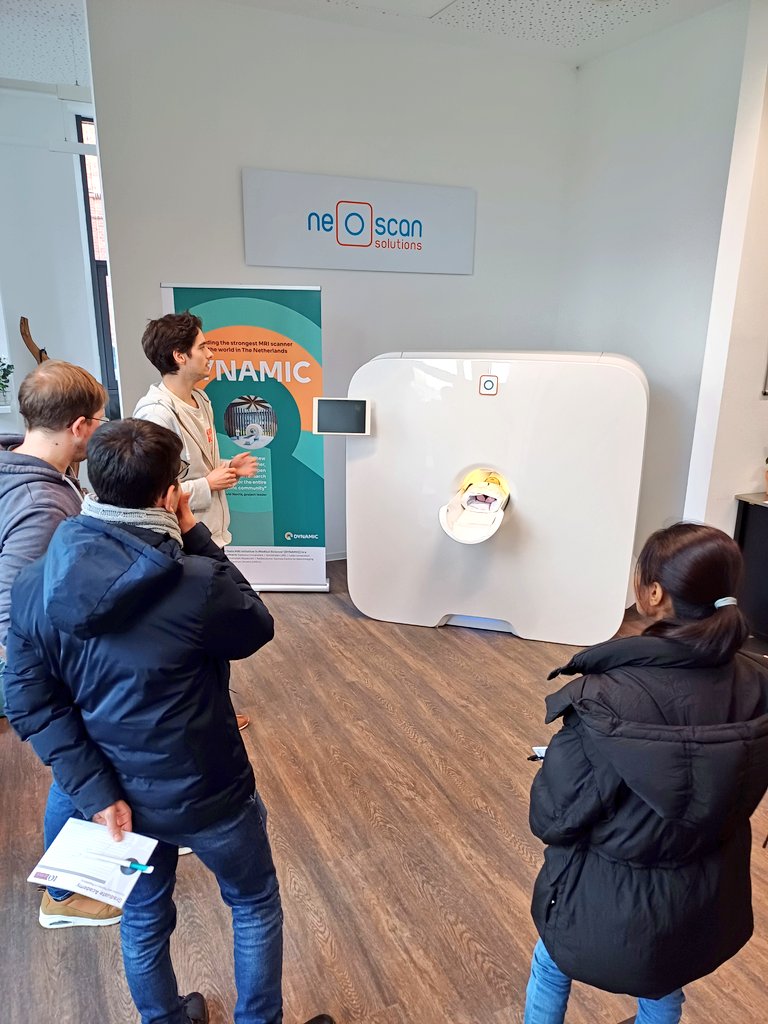Vor der Weihnachtspause durften wir mit unseren beiden #DN_NEPIT-Kolleg*innen Sati und Francesco den Forschungscampus <a href="/STIMULATE_FC/">STIMULATE</a> und @Neoscan_mri besuchen, um uns über EMV-Herausforderungen von Magnetresonamztomografen auszutauschen. Vielen Dank an Thomas und Leander!