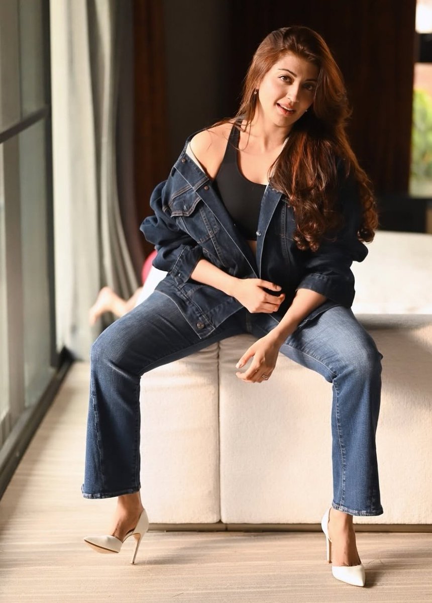 Kollysodaa's tweet photo. Beauty in Black 🖤
#PranithaSubhash Ma'am Latest Photoshoot Snaps 😍
#Pranitha #Praneetha
#PraneethaSubash https://t.co/YGF5ZphkVB