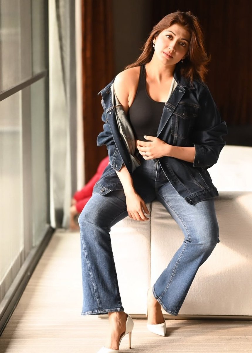 Kollysodaa's tweet photo. Beauty in Black 🖤
#PranithaSubhash Ma'am Latest Photoshoot Snaps 😍
#Pranitha #Praneetha
#PraneethaSubash https://t.co/YGF5ZphkVB