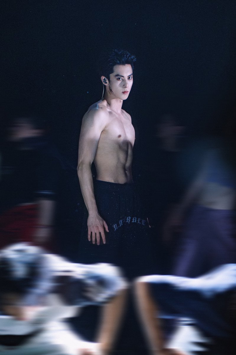 WangHediFolder's tweet photo. 241230 #DylanWang studio updates: I heard that some ppl want to see Mr. Xu's abs (after watching today's #GuardiansOfTheDafeng release)

#DPartyinBKK #WangHedi https://t.co/Cg9cCosSga