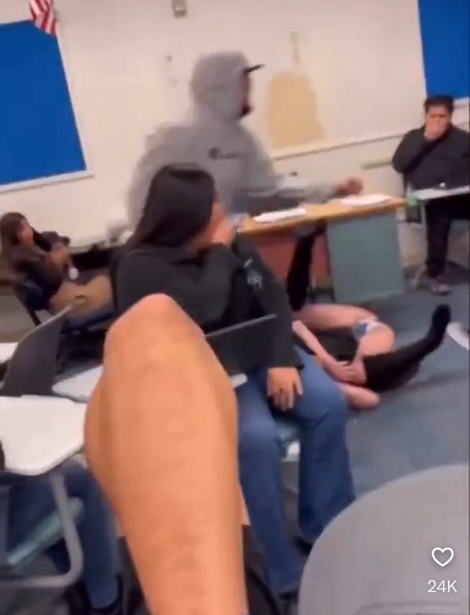 r_saunders82's tweet photo. @streetfighthard Her shyt was stinky 😂🤮🤢 https://t.co/xkSjMXUq9M