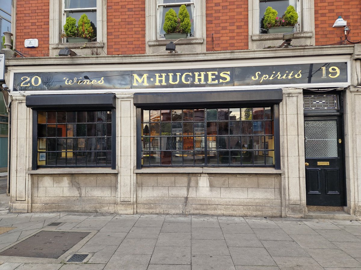 Excellent documentary about Hughes Pub on Chancery St was shown on TG4 last night. The pub was a hub for traditional musicians in Dublin and closed in 2021. Hughes’s also operated as an early house, opening at 7am to serve traders from Smithfield and the nearby fruit market.