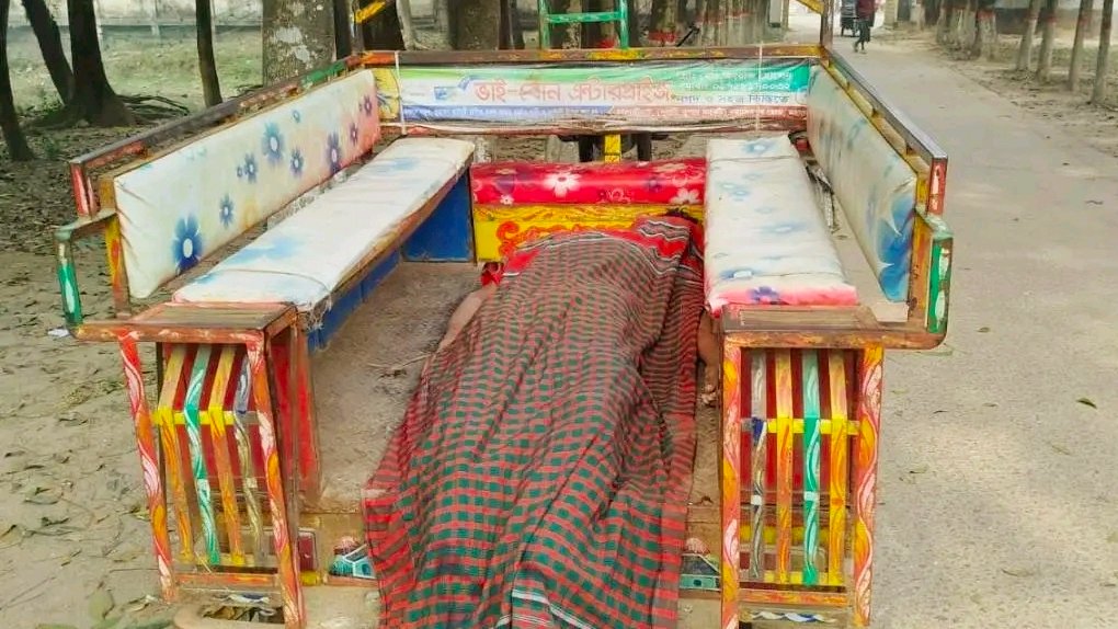 নওগাঁয় ট্রলি-পিকাপ সংঘর্ষে প্রাণ গেল কিশোরের