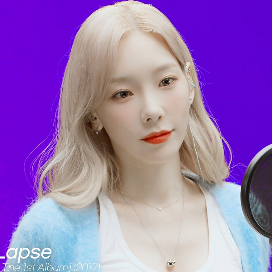 flirtaeyeon's tweet photo. society needs blonde taeyeon to come back so bad https://t.co/ey3vYwQzPW