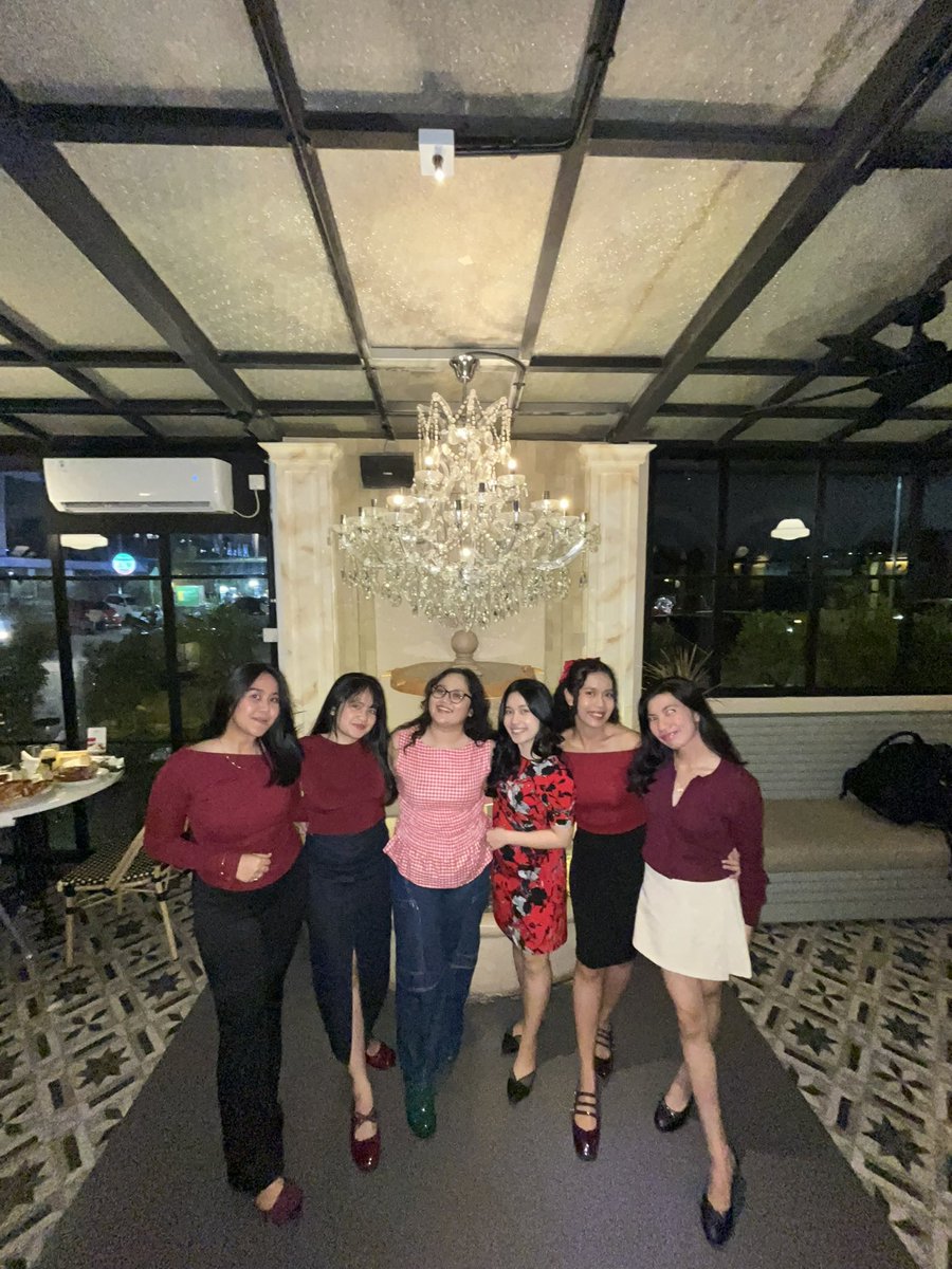 simonxve's tweet photo. sayang sayang aku yg kalau ketemu setahun sekalii, kecualii monce yg 3 tahun sekalii🤏🏻❤️ https://t.co/nUEQPSuqk4