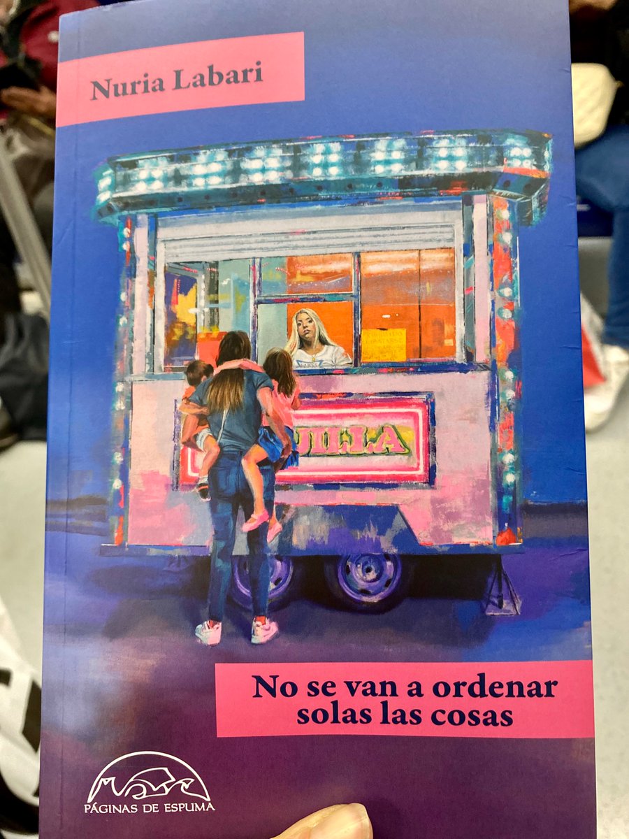 Hacia mucho que un relato no me emocionaba tanto. Gracias <a href="/nuria_labari/">Nuria Labari</a> por ese penúltimo cuento, con el que he disfrutado y con el que he llorado como una magdalena a lo largo de la línea 10. Qué bonito lo cuentas, un placer leerte. 💜 <a href="/paginasdeespuma/">Editorial Páginas de Espuma</a>
