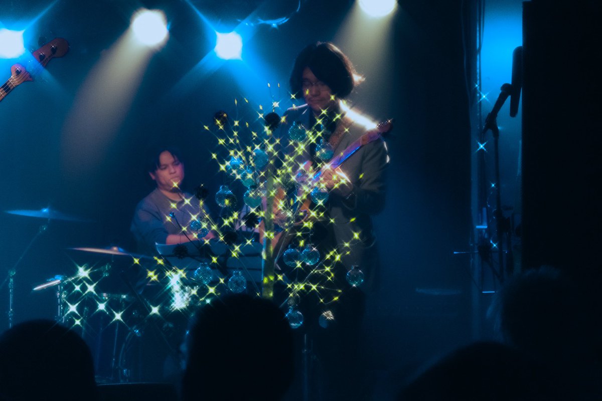 EggoverRice__04's tweet photo. 2024.12.24
真昼の月 夜の太陽

櫻さんの初企画ライブ！お邪魔させていただきました🎄
クリスマスイブにこんなに素敵な時間を共有できて、最高でした🥳
物販もお手に取ってくださりありがとうございます🎁✨

またぜひ呼んでください！！！
ありがとうございました🎅❄️ https://t.co/Ex8QuLayW8