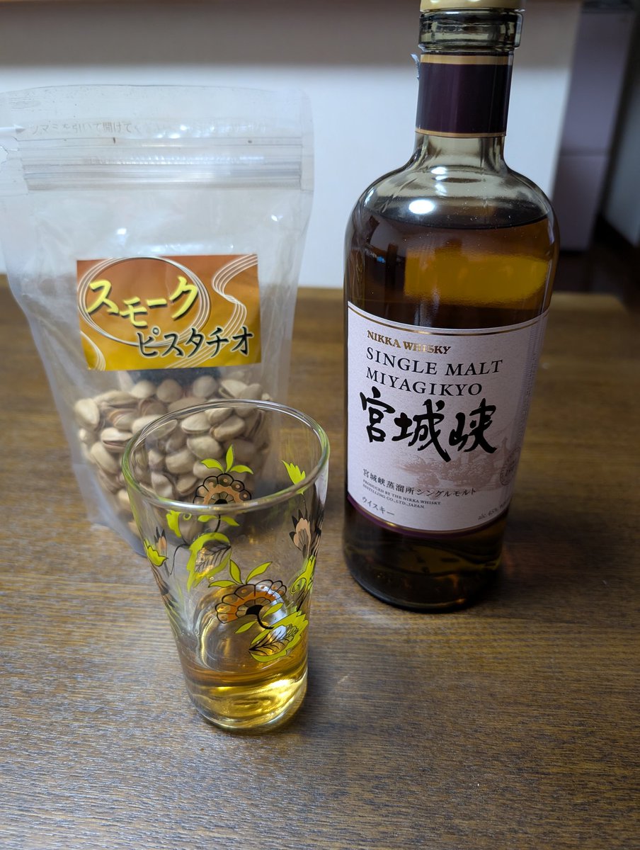 tmk_o07's tweet photo. 年末です。宮城峡初めて飲んだ気がするけどそんなかもしれない。みんなよき年末を〜。 https://t.co/ApieiJUEnm