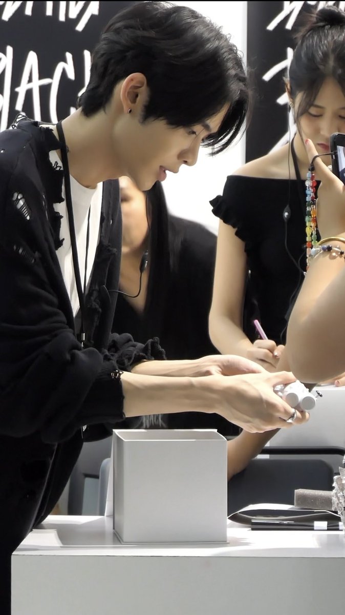 shu_yuzuru's tweet photo. one year with JamesSu and I hope it will be longer.
#JamesSu
#togetherwithjamessu https://t.co/nV1o47Ot8w