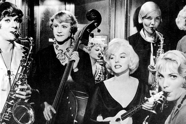 philippe_rouyer's tweet image. À 20h55 sur @ARTEfr, on revoit avec toujours autant de plaisir «Certains l’aiment chaud» (Billy Wilder, 1959) et son burlesque échevelé avec son trio irrésistible Jack Lemmon, Tony Curtis et Marilyn Monroe. Plus George Raft qui s’autopastiche dans ses précédents films de gangster