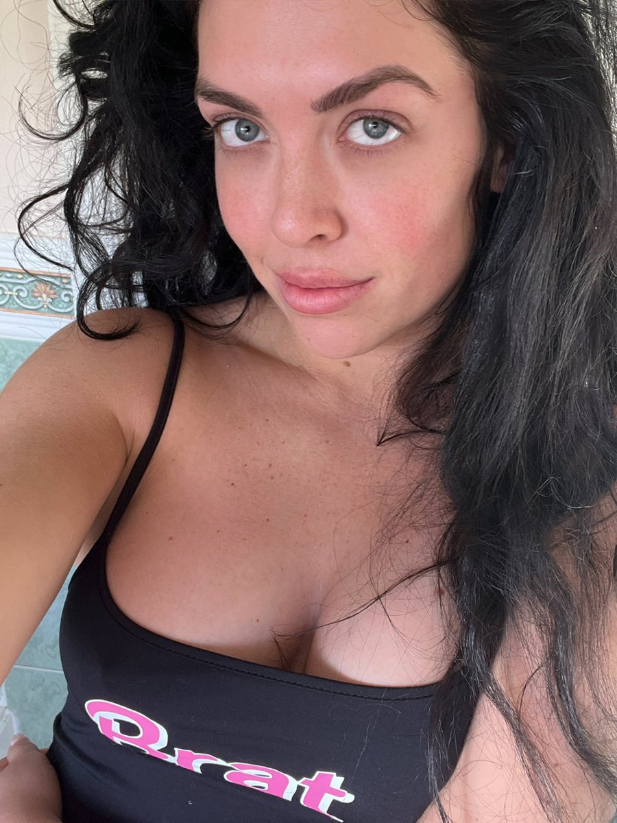 Goddess Lola tweet media