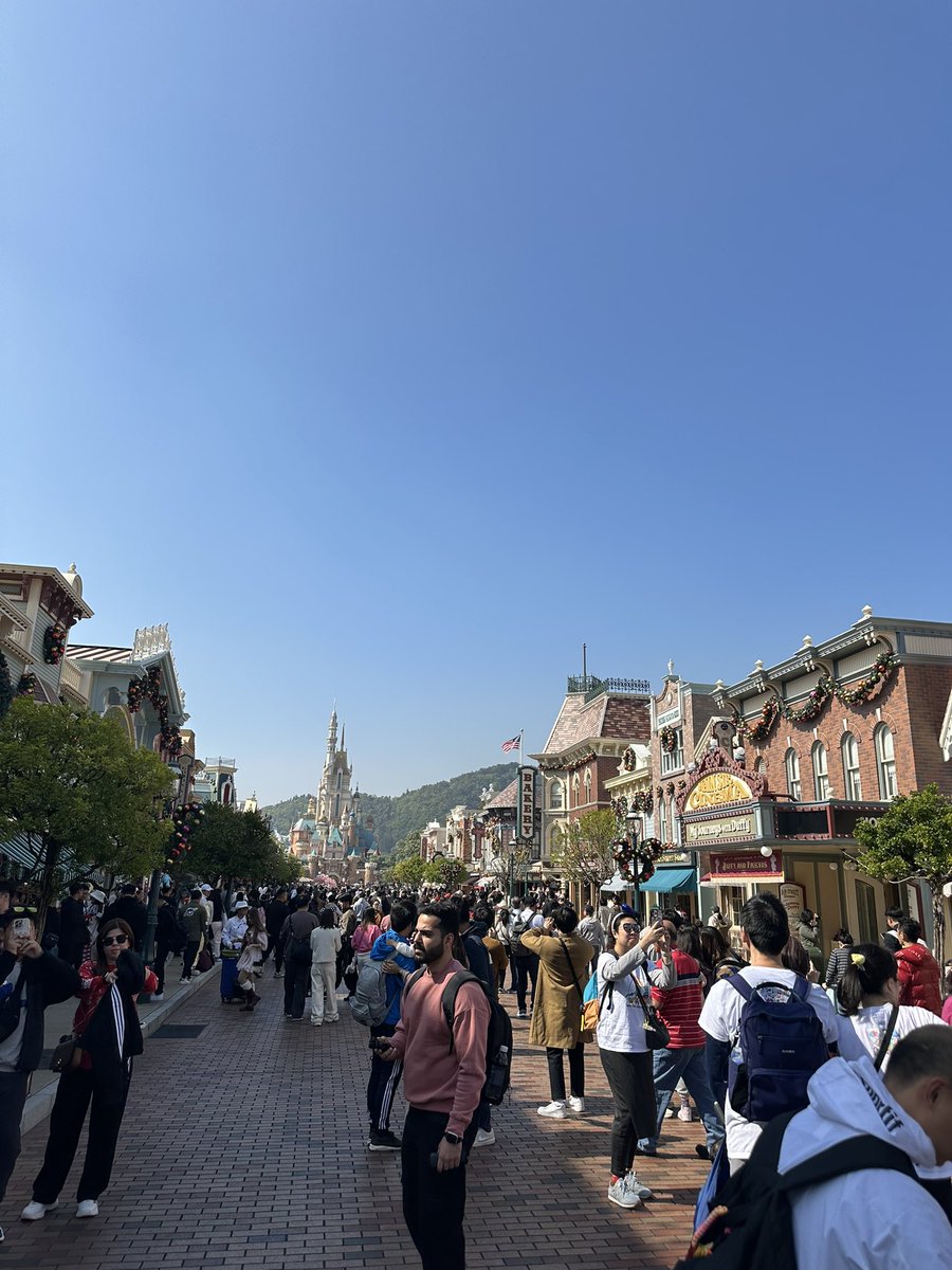 disney hong kong u hv my heart 🩷