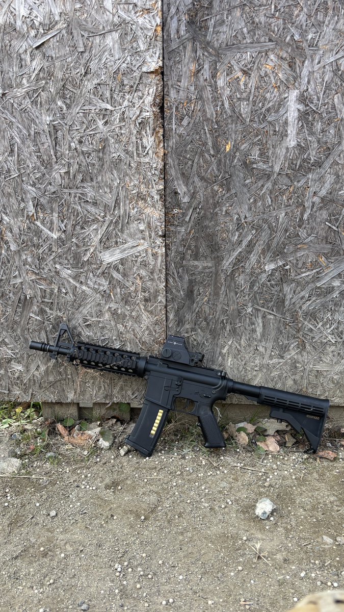 sigumerar's tweet photo. (多分)今年初サバゲ
エアコキM4、精度最高やのに射手のせいで初弾外してばっかり
でも楽しかった〜 https://t.co/pDXsAeNivg