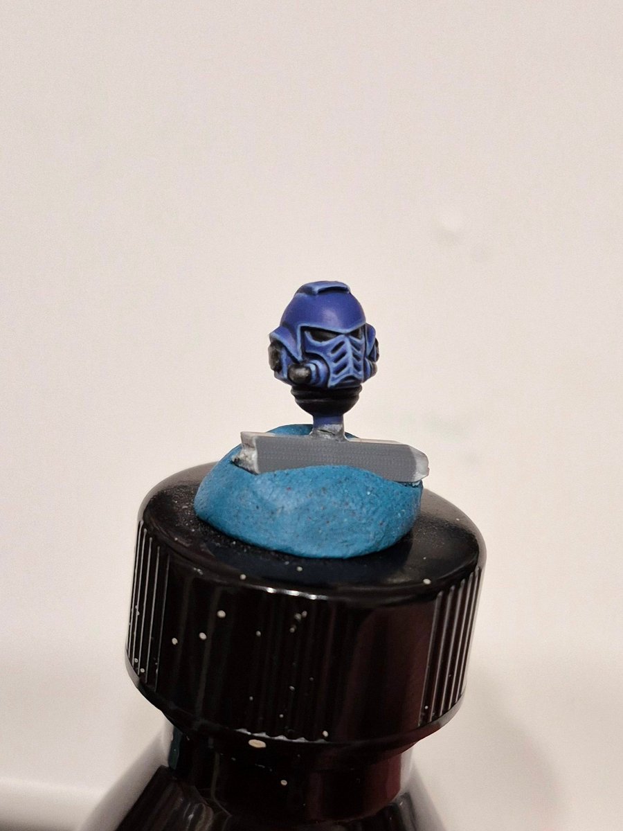 It's been a busy couple of weeks and not much painting time. Getting back to normal now and once again plugging away at the marines. Should have the guns finished soon. #paintingwarhammer #WarhammerCommunity #Warhammer40k #40k #ultramarines