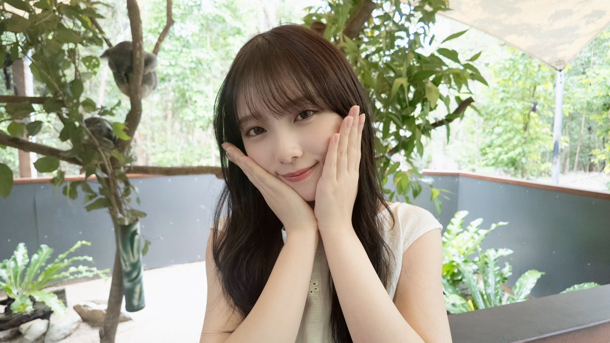 yodayuuki_3rd's tweet photo. あけましておめでとうございます🐍
初投稿はコアラとのオフショットです🐨

#与田祐希3rd写真集 #ヨーダ｜25年2月12日発売
🐨Amazon https://t.co/BWl5ASQ9QW
🍹セブン限定 https://t.co/sm73pG0mzg
🦘楽天限定 https://t.co/JjgoNwpsk8
🤿紀伊國屋限定 https://t.co/szTP0FKjTv https://t.co/1X2xhJ7gqG