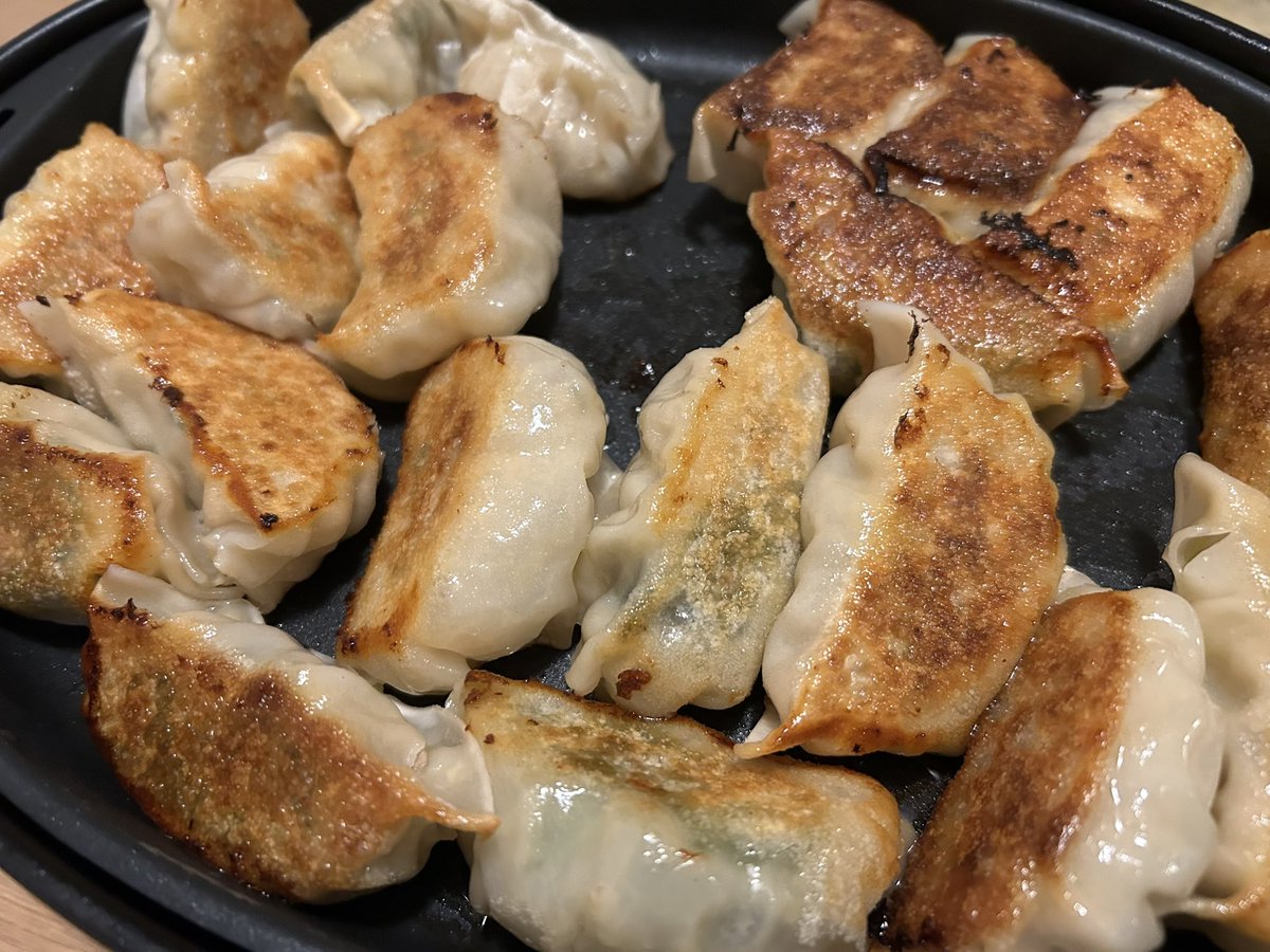 餃子作りも定番になりました☺️
（※少し絵が汚いのはご愛嬌で）