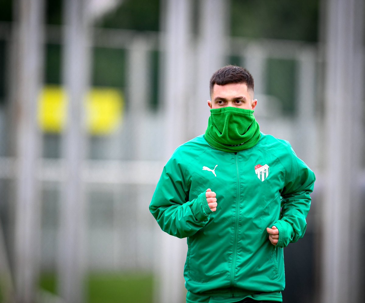 BursasporSk's tweet photo. 📸 Yeni transferimiz Vefa Temel takımımıza katıldı 🐊 https://t.co/rDxFvde0o6