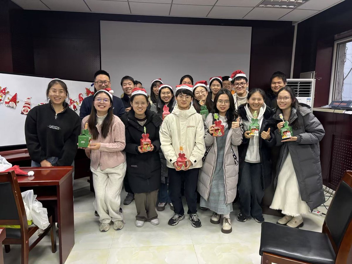 caoweiBNU's tweet photo. We had a Christmas party and group meeting! Everyone got a Christmas apple. Look how happy they are! https://t.co/kktcF1t34j