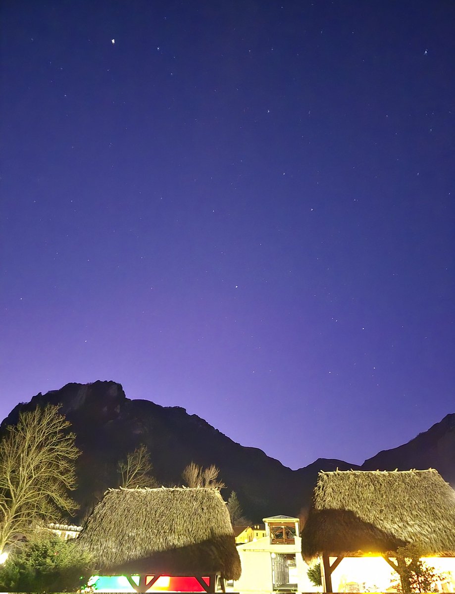 ¡Así amanecía el último lunes del año en Pola de Somiedo!

#DescubreSomiedo #SomiedoLoEs #ParqueNatural #Somiedo #Asturias