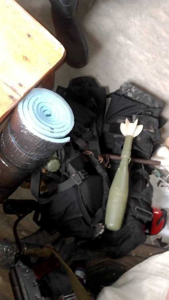IrisNews_'s tweet image. 🪖💣 Ce matin, 30 décembre, à #Maramvya (@CMutimbuzi), saisie d&apos;objets militaires : une AK-47, 3 grenades et une roquette, le tout en possession de Maj. NSHIMIRIMANA Audace, en formation à l&apos;#ISCAM. Il venait de tirer en l&apos;air au moment d&apos;une dispute foncière avec une voisine.…