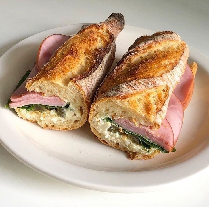 Meu café da manhã de hj antes de viajar para a praia.