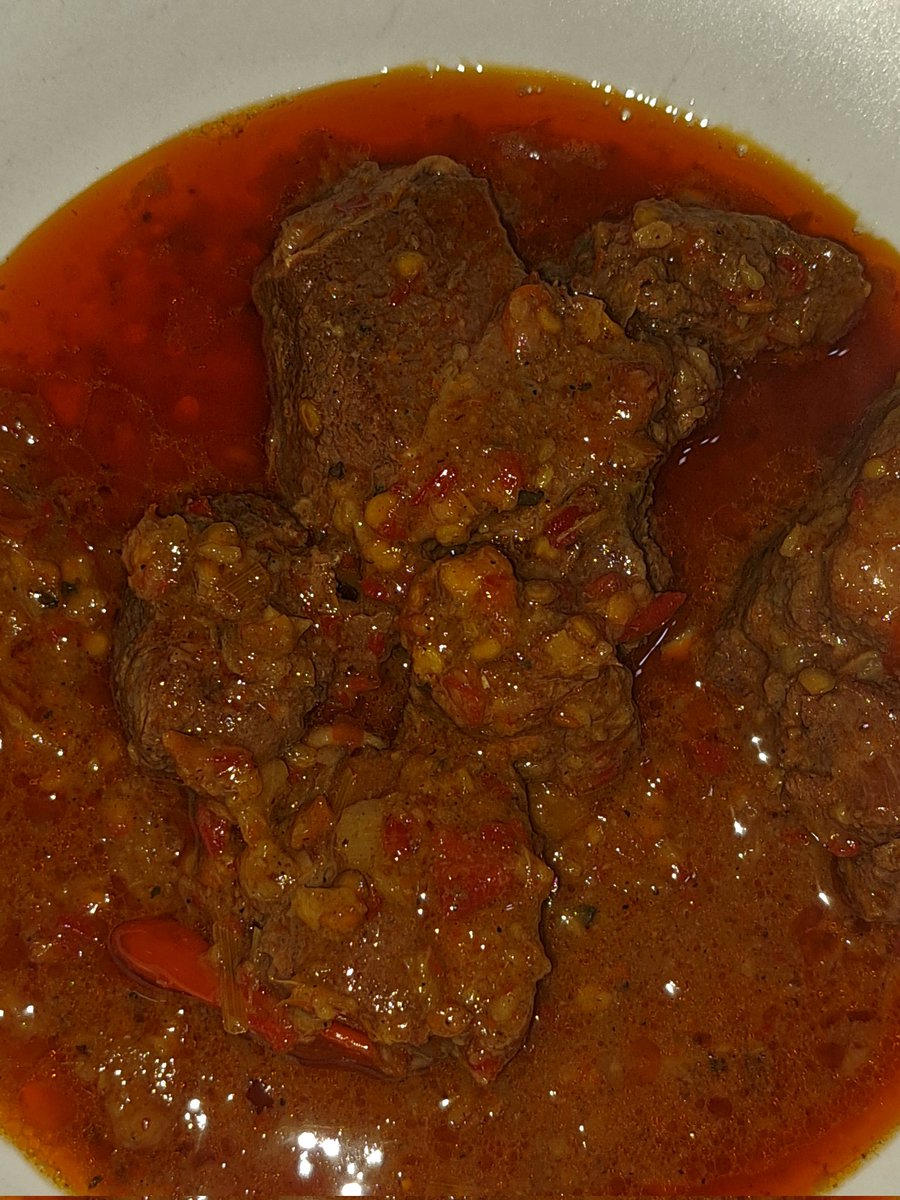 Hawa nya lagi dingin bangeeet enak bgt ni kalo makan yg pedes-pedess 🤤

Malam - malam ku makan Oseng Mercon Daging dari Mercon Merah Putih.. cocok banget buat yg suka puedess nampol🫣 enak bgt weeeh berbumbu sekali &amp; jd segeeer nikmatt