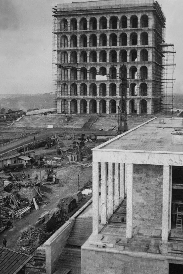 El Pallazzo della Civitá Italiana en construcción.
1937.