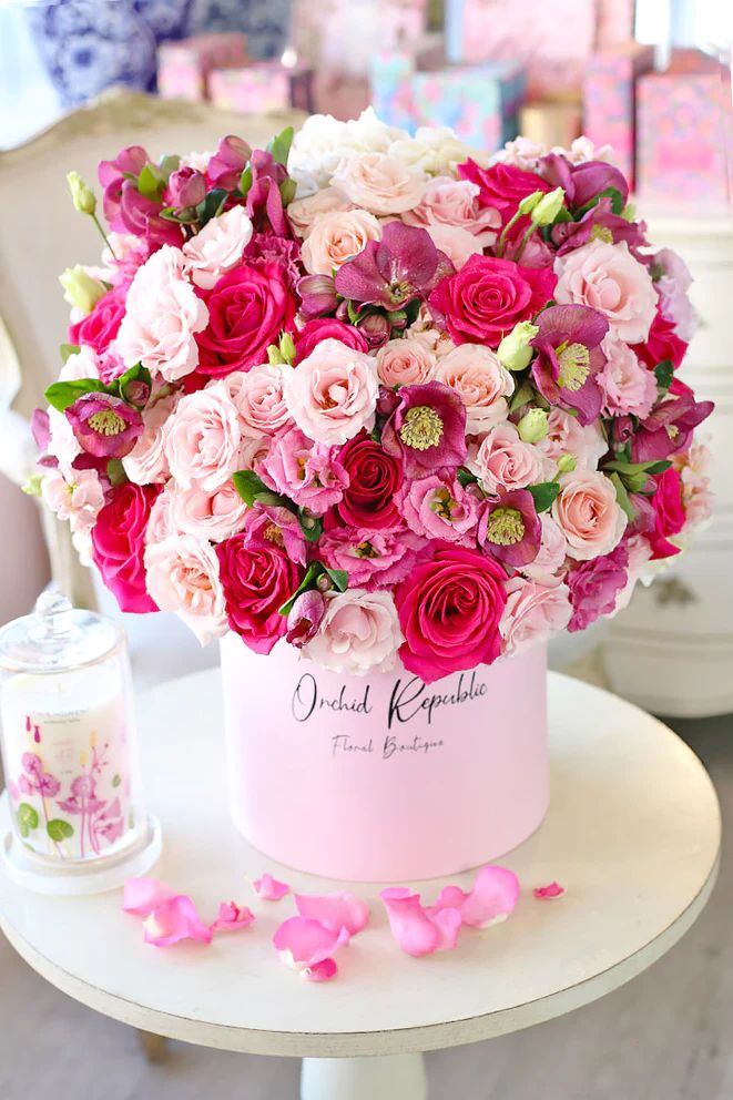 A large pink bouquet was delivered to @CamilleThePsych early this morning.

'𝘓𝘰𝘷𝘦, 𝘒𝘭𝘢𝘶𝘴'