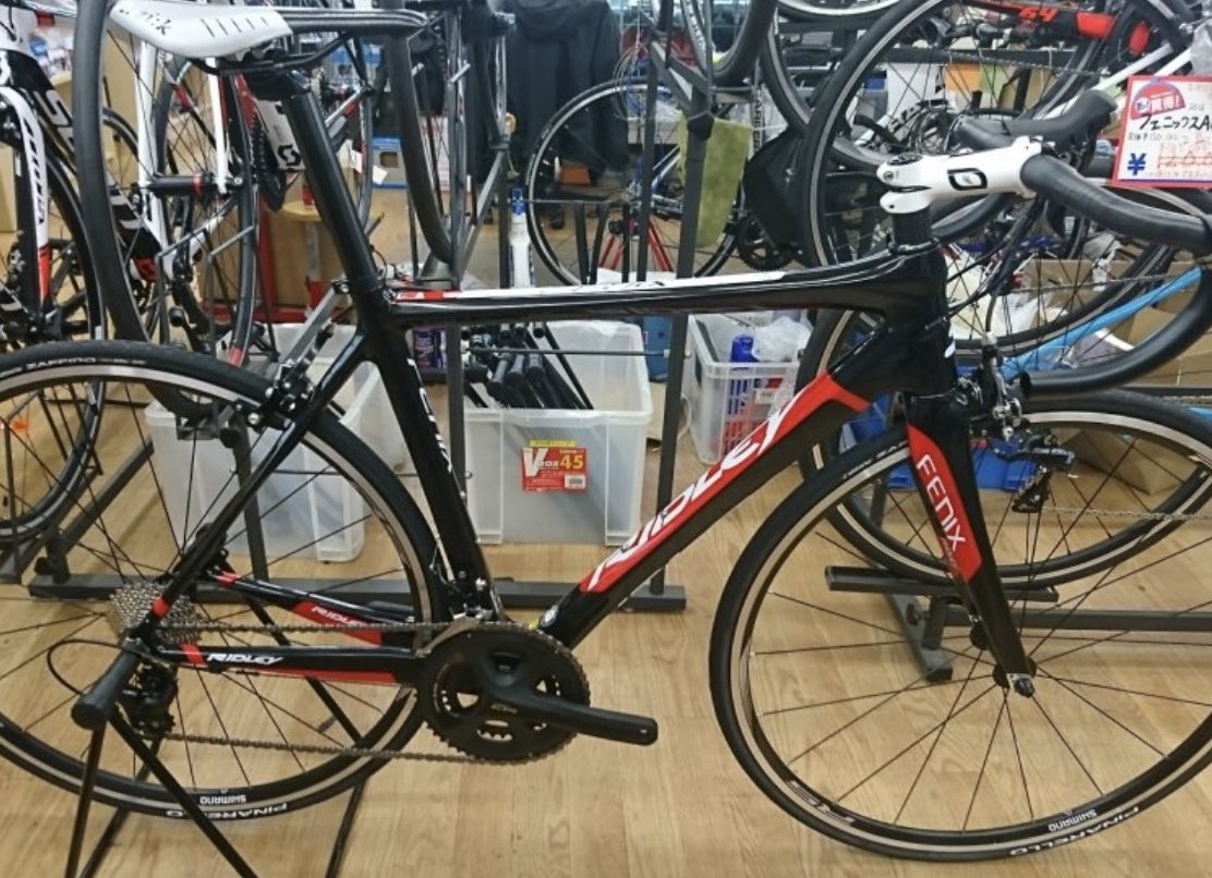 BOYMEN_tsujimo's tweet photo. 《悲報》

家に帰ったら100万円のロードバイクと30万円のロードバイク、2台盗まれてました。

FOCUSのイザルコマックス　デュラエースコンプ　ホイールはマビ���ク　テープは赤

もし見つけたら教えてください。

思い出が沢山詰まったロードバイクです。
盗んだ方、返して下さい。

#栄第七学園男組 https://t.co/u8Sc9E4l20