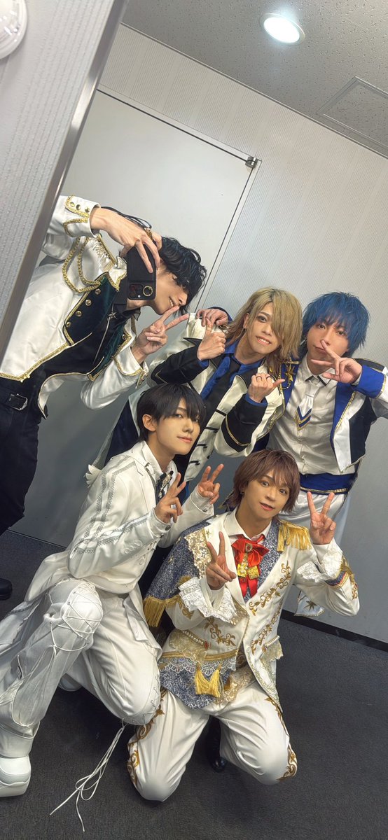 kyo_z_nico's tweet photo. 2024年踊り納めニコこれありがとうございました〜！！🎍✨
めっちゃ踊ったし色々写真撮りたかったけどスマホがポンコツにより芝ちゃんの撮ってくれた写真から拝借🤳

来年も色んなかっこいいエンタメを観せれるように頑張るります！！

良い思い出を一緒にたくさん作ってくれてありがとう〜！！ https://t.co/Z8gnf7xpf9