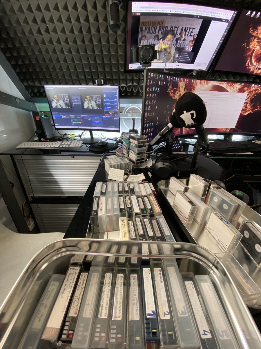 A lo largo de estos 30 años de profesión he ido grabando muchos momentos con mi videocámara. 

En Moncloa con Zp, Aznar, participando en exhumaciones del franquismo, en el último día de Gabilondo en la Ser; el breve regreso de Carlos Llamas.. Hoy las estoy volcando.  Tantos años