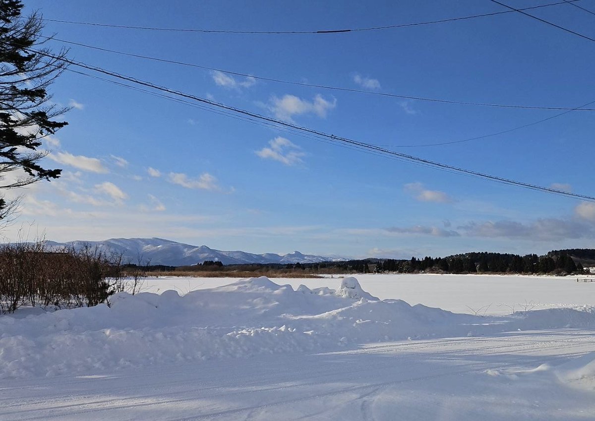 景色は綺麗だけど、、、
雪降りすぎ😭
(2枚目と3枚目は同じ場所から撮ったもの)