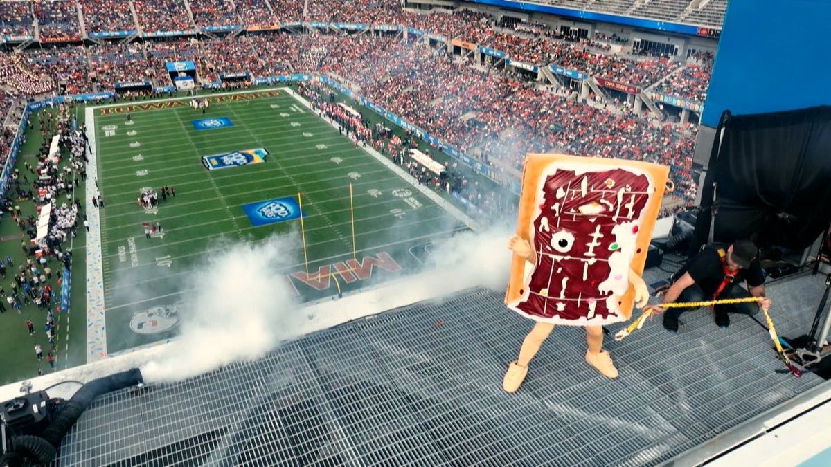 PopTartsBowl's tweet photo. “Are you not entertained?!” https://t.co/OmrIZDNU2p