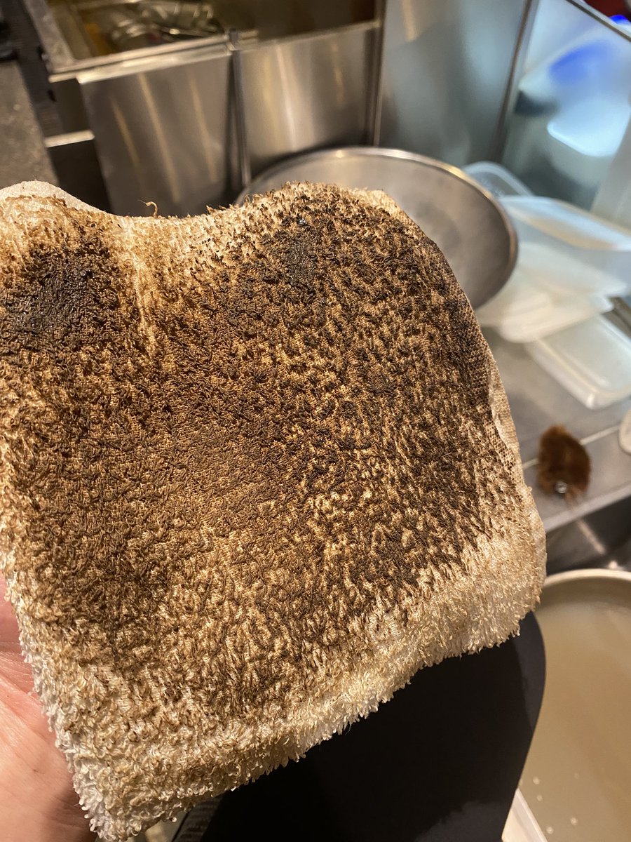 shotaro46sato's tweet photo. ビフォー→アフター

みんなでピカピカに
これで新年を迎える準備ができました

最高のラーメンを運べるように🍜

いってらっしゃい https://t.co/Sf4clWhqsG