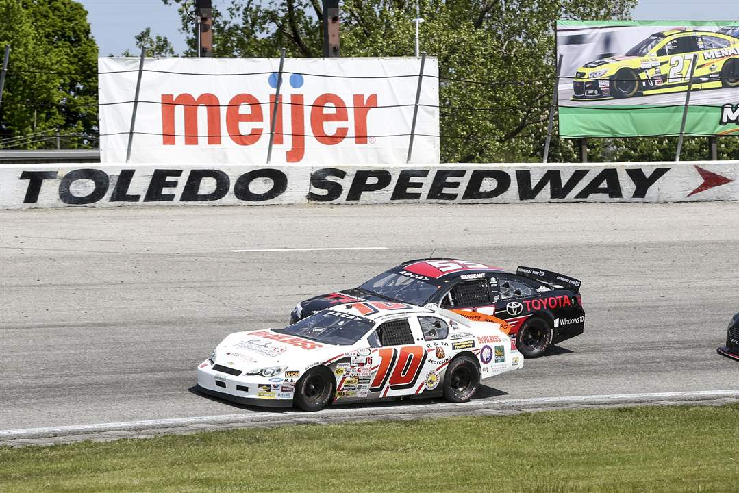 arcafan_news's tweet photo. 10 Days Untill ARCA Test Day 1 @ Daytona!
Austin Nemire
PC: Toledo Blade
#AustinNemire #DeVilbiss #PBFabrication #RandMRecycling #FastTrackRacing #Toledo #ARCA #Daytona https://t.co/xCzoOylshI