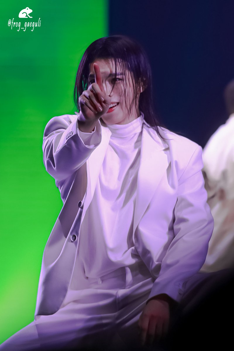 frog_gaeguli's tweet image. 241228 스테파 서울콘 신선놀음 김시원 박준우
한무즈..🥹 넘 어두워서 올릴까말까 고민하다 쿨님 미소에 지기,,