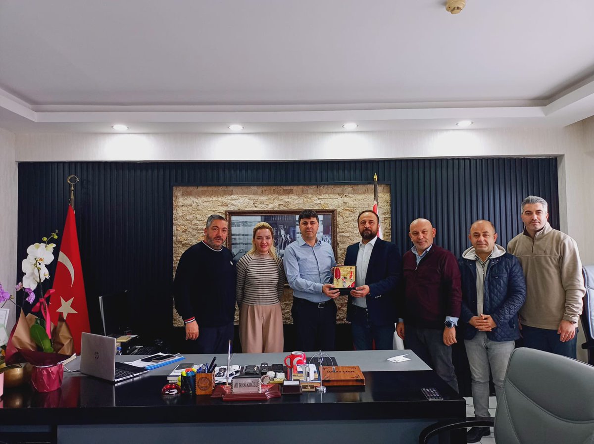Çekmeköy Kulüpler Birliği (@ckbirligi) on Twitter photo Çekmeköy ilçe Emniyet müdürü olarak göreve başlayan Sn Ali Kesikoğlu’na kulüpler birliği başkanımız İlhan Bayram ve yönetimi hayırlı olsun ziyaretine bulundular görevlerinde başarılar diliyoruz. <a href="/ilhanbayramm/">İlhan BAYRAM</a> Çekmeköy ilçe Emniyet müdürü olarak göreve başlayan Sn Ali Kesikoğlu’na kulüpler birliği başkanımız İlhan Bayram ve yönetimi hayırlı olsun ziyaretine bulundular görevlerinde başarılar diliyoruz. <a href="/ilhanbayramm/">İlhan BAYRAM</a>