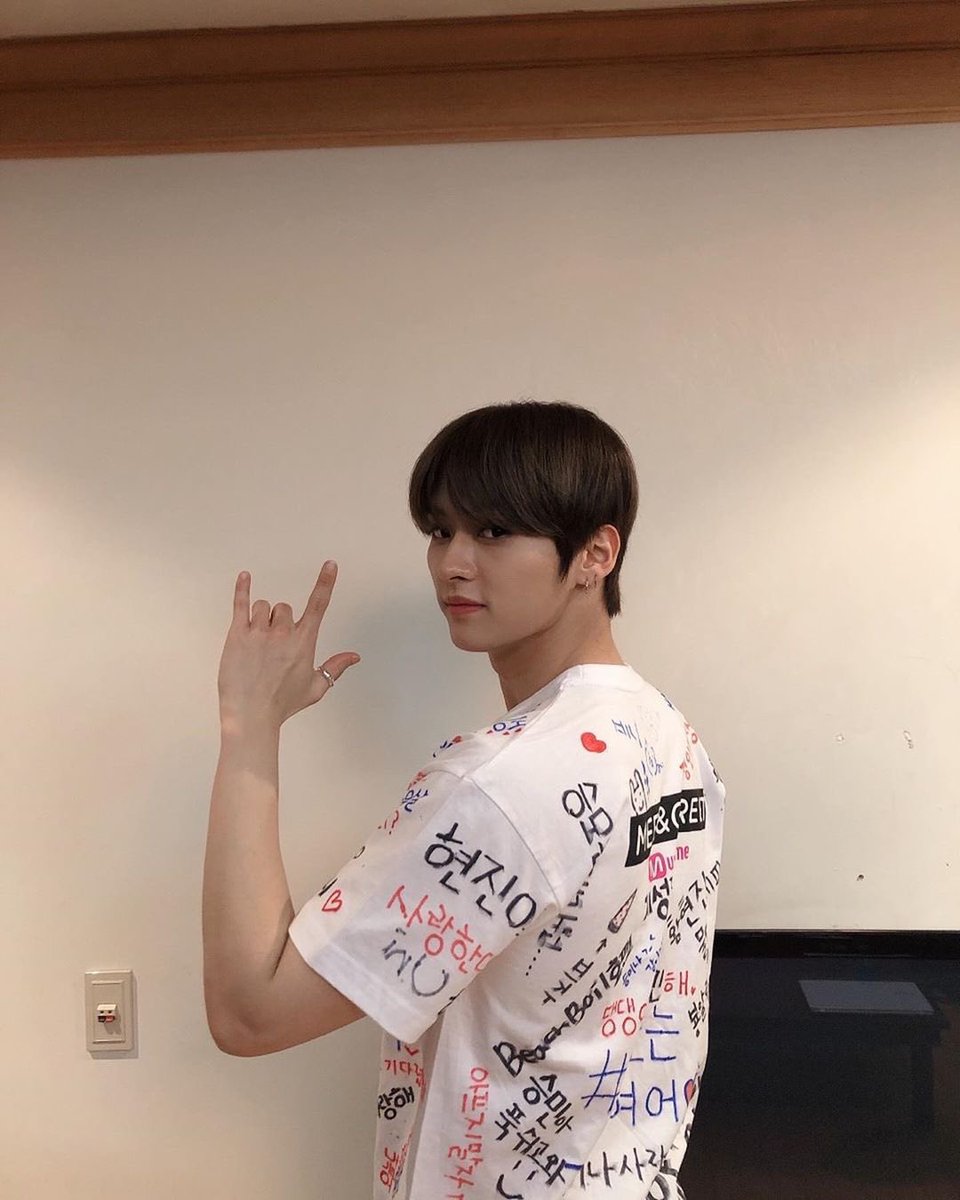 dark__wave's tweet image. como buen gatiño encerrado, a veces me quedo 💤 con la barriga al aire, pero la situación del día me dice que ya urge bañarse para irse guapito al #I𝐥𝐥usion𝜗𝜚Pā𝖑ace y devorar en la pista de baile (ˆ꜆ . . ꜀ˆ) confieso que esa es mi #我的𖤍priority.

𝑓ull 𖤐 𝔪etal #𝑘ouji