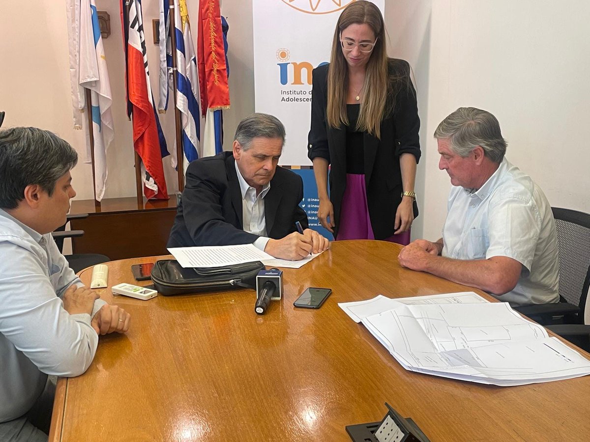 Intendencia de Soriano (@sorianofertil) on Twitter photo Finalizamos un año de eficiente y comprometida gestión, cumpliendo con las metas, concretando ambiciosas obras y proyectando desafíos para el futuro. Promovimos nuestro compromiso generando oportunidades, mejorando condiciones de bienestar comunitario. <a href="/besozzi_guille/">Guillermo Besozzi</a> #2025 Finalizamos un año de eficiente y comprometida gestión, cumpliendo con las metas, concretando ambiciosas obras y proyectando desafíos para el futuro. Promovimos nuestro compromiso generando oportunidades, mejorando condiciones de bienestar comunitario. <a href="/besozzi_guille/">Guillermo Besozzi</a> #2025