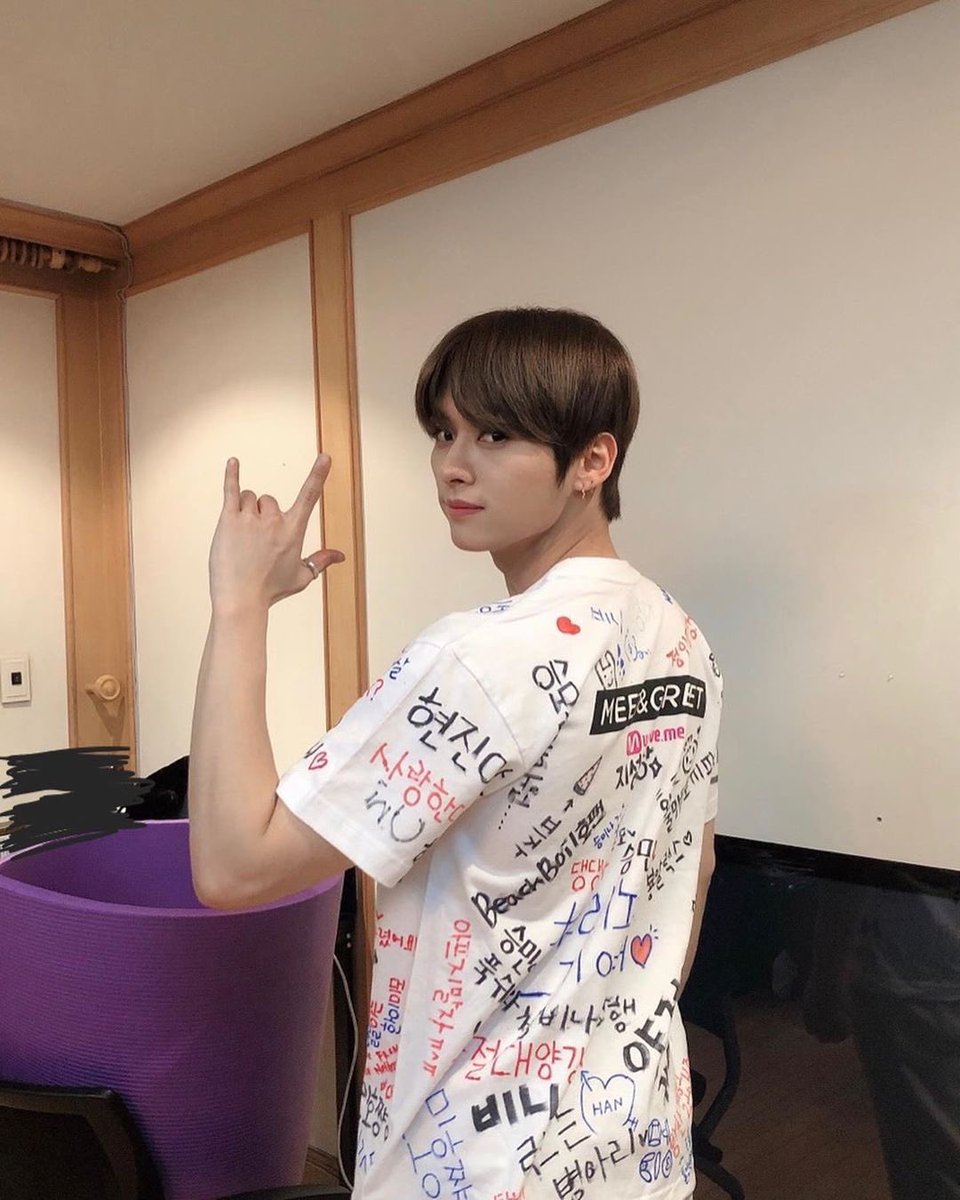 dark__wave's tweet image. si hay algo de lo que estoy seguro, es que cierta pelirosada está sirviendo realeza de princesiña y este chango de aquí ha caído redondito en sus encantos ꒰ ๑ơ ₃ ơ꒱ i'm 𝚓ust un chiquillo simple si se trata de #𝐥i𝕧ika͟ʼs𝕥wën𝕥y 🍥 y sus regalitos.

𝑓ull 𖤐 𝔪etal #𝑘ouji