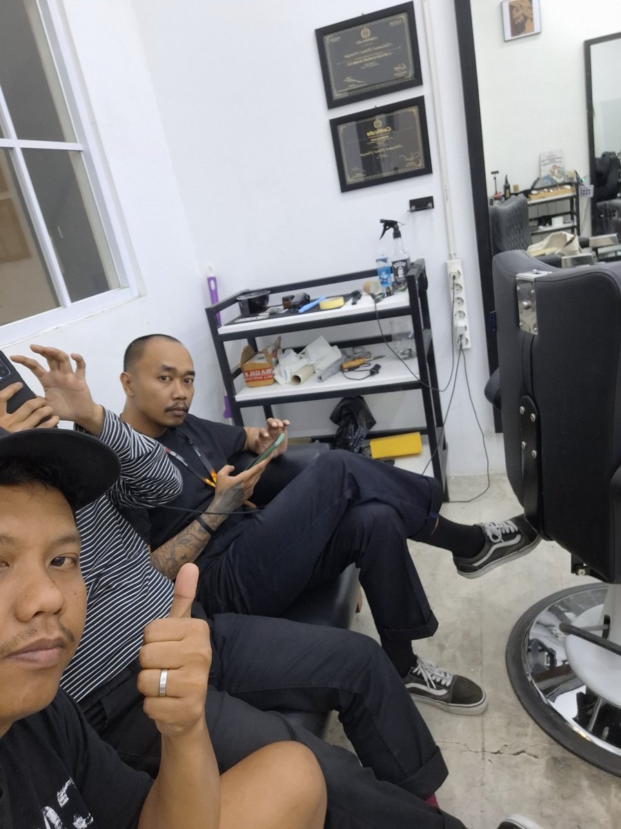 Otoy, kenapa kamu tua dan botak ?