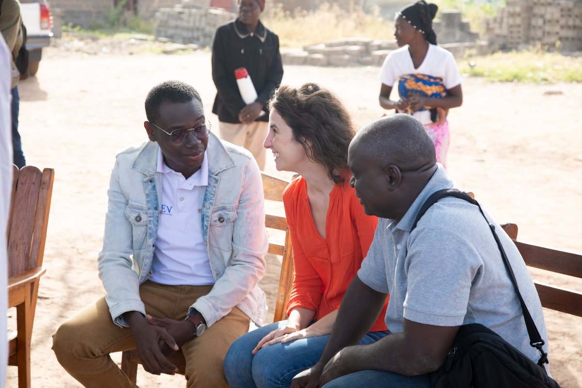 BevBeninONG's tweet photo. La Directrice générale de Planète Urgence lors de son séjour au Bénin en a profité pour rencontrer les populations bénéficiaires du Projet GAPADOU.
@PlaneteUrgence https://t.co/sADQdRoTCu