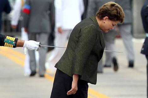 BotijoesTrikas's tweet photo. Corintianos afirmam que a Dilma foi esfaqueada nessa foto: https://t.co/DYh5xeVqiW