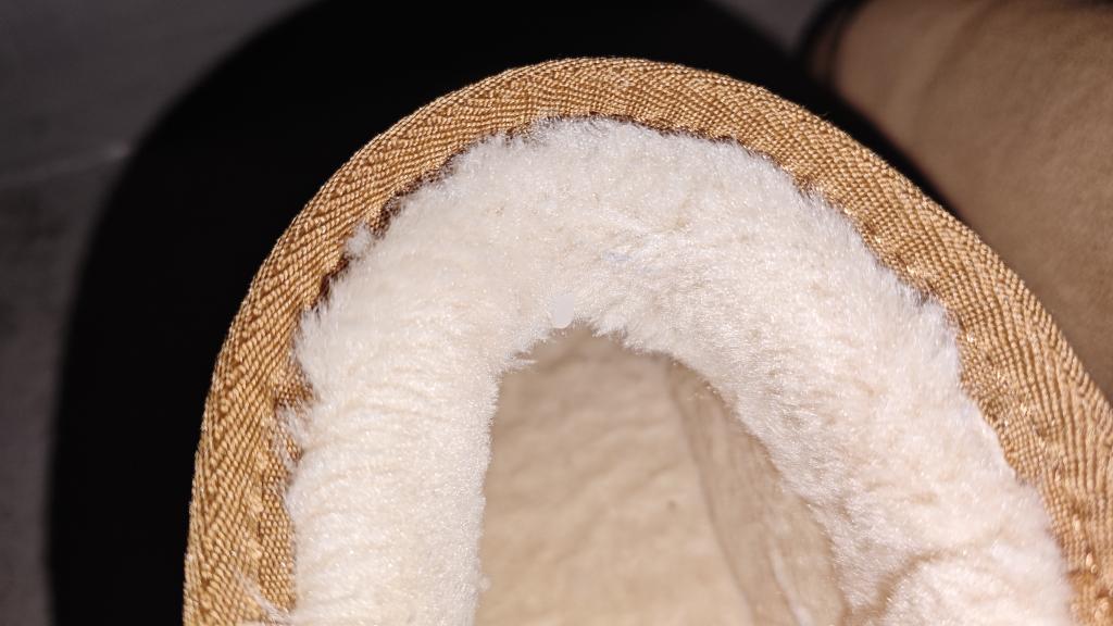 昨天出门扫楼差点被发现，刚拿上鞋子主人就回来了，还好我跑得快。还是楼上这一双鞋，胶的特别舒服。回去以后所有鞋子全收进去了。估计以后这家就没得扫了。#保养鞋子 #鞋 #鞋子 #鞋子打胶 #扫楼射鞋 #扫楼打胶 #扫楼