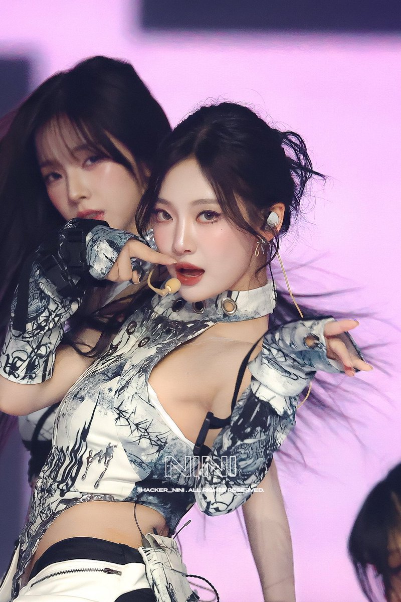 ningning (@ningshourly) on Twitter photo 