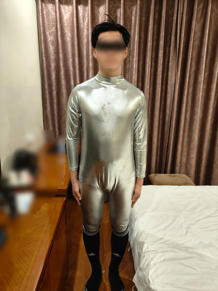 银色机器人即将回归!
silver robot is back!