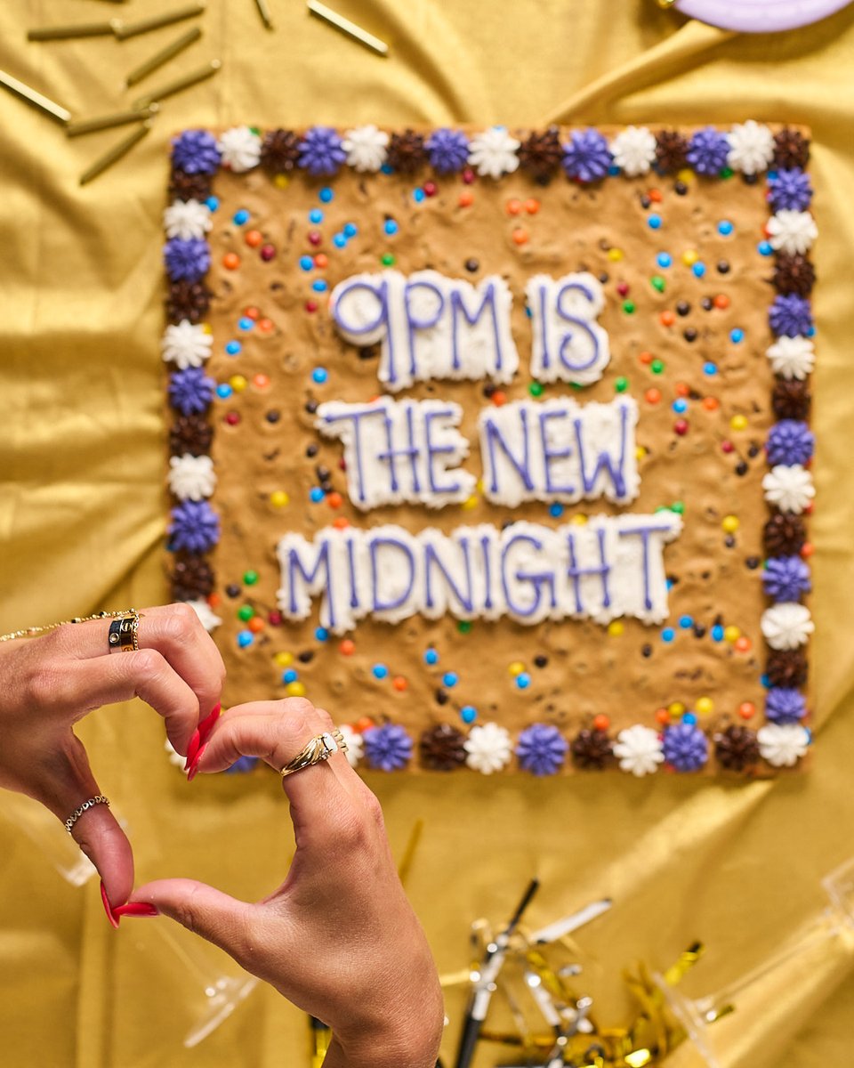 Great American Cookies tweet media